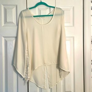 Beautiful white flowy shirt Large with crocheted sleeves
